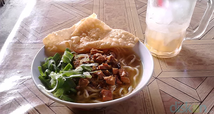 Mie Ayam Pak Amin: Rasa yang Menggigit Jiwa di Jantung Cilacap